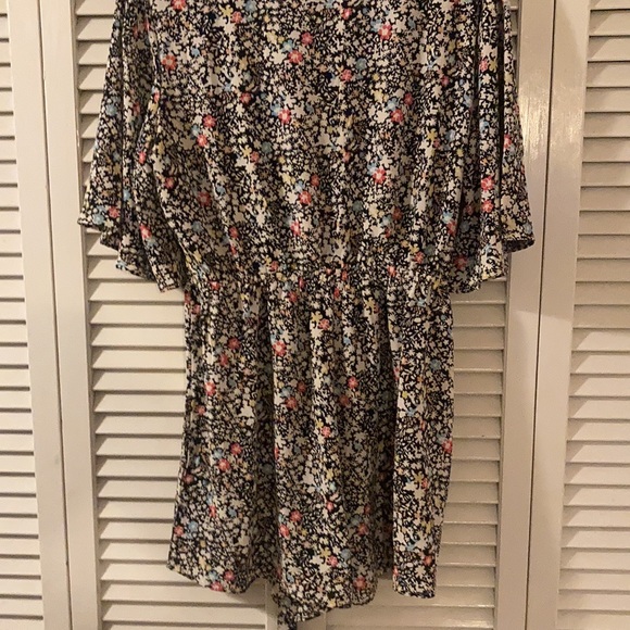 Flowey Little Romper from Shein Sz L - Picture 3 of 4